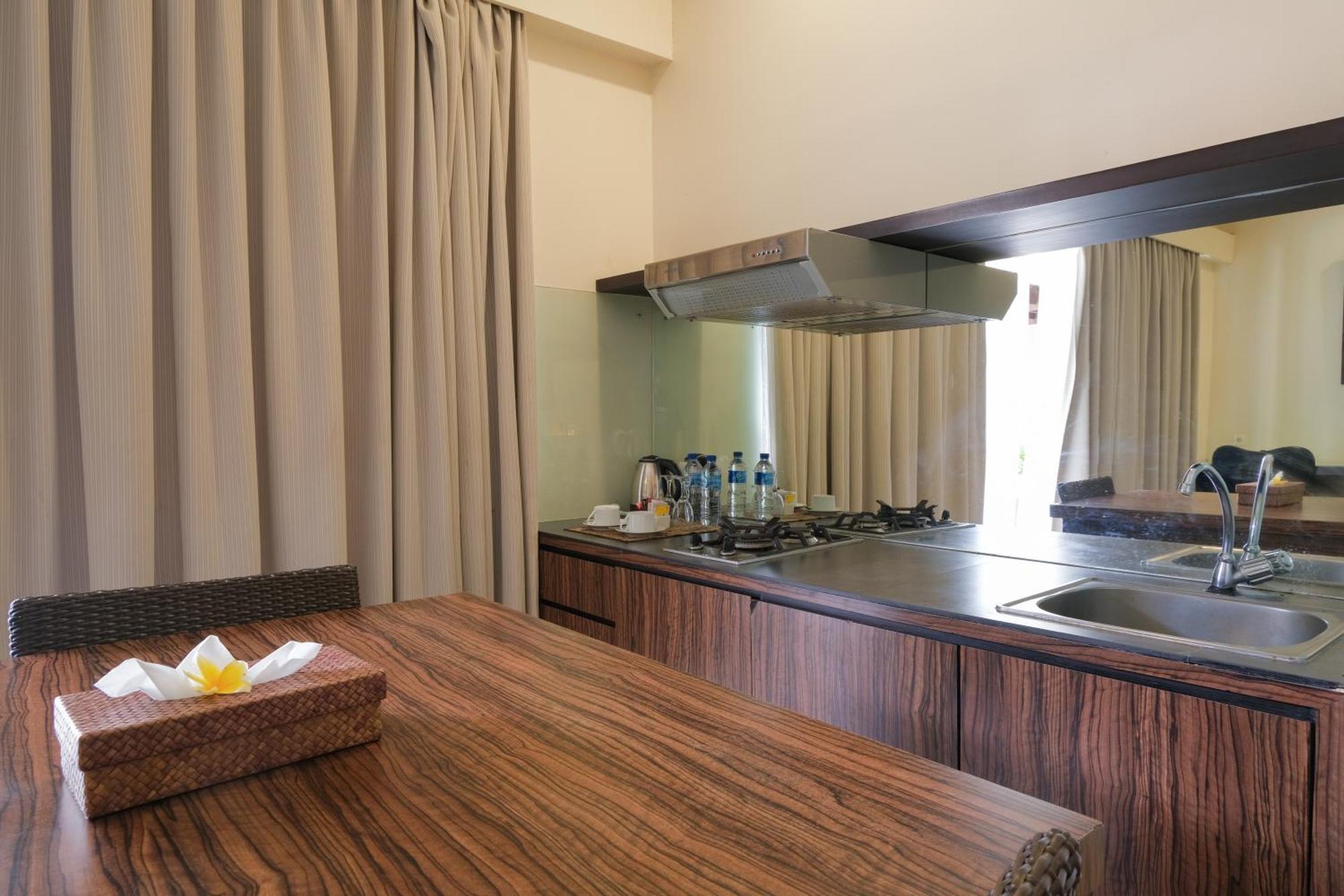 ซันเซ็ท แมนชั่น โฮเต็ล ซมินญะก์ Aparthotel เซมินยัค ภายนอก รูปภาพ