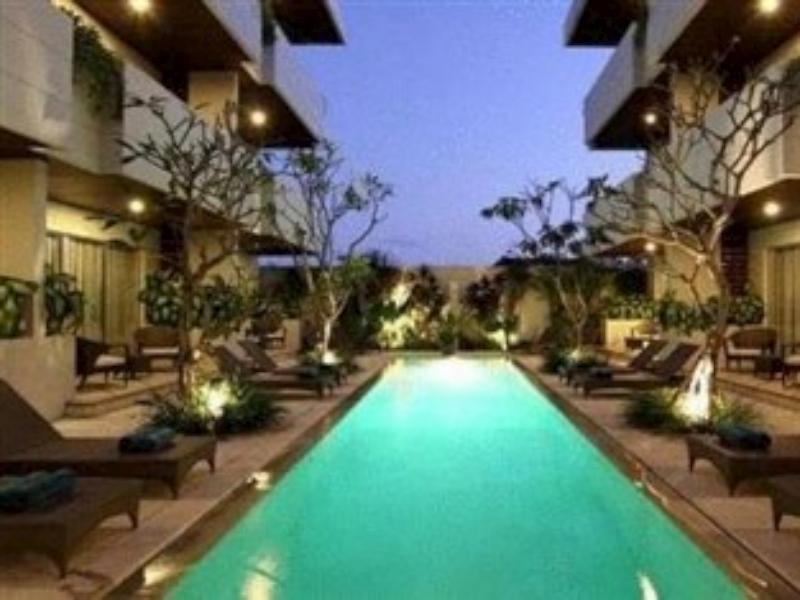 ซันเซ็ท แมนชั่น โฮเต็ล ซมินญะก์ Aparthotel เซมินยัค ภายนอก รูปภาพ