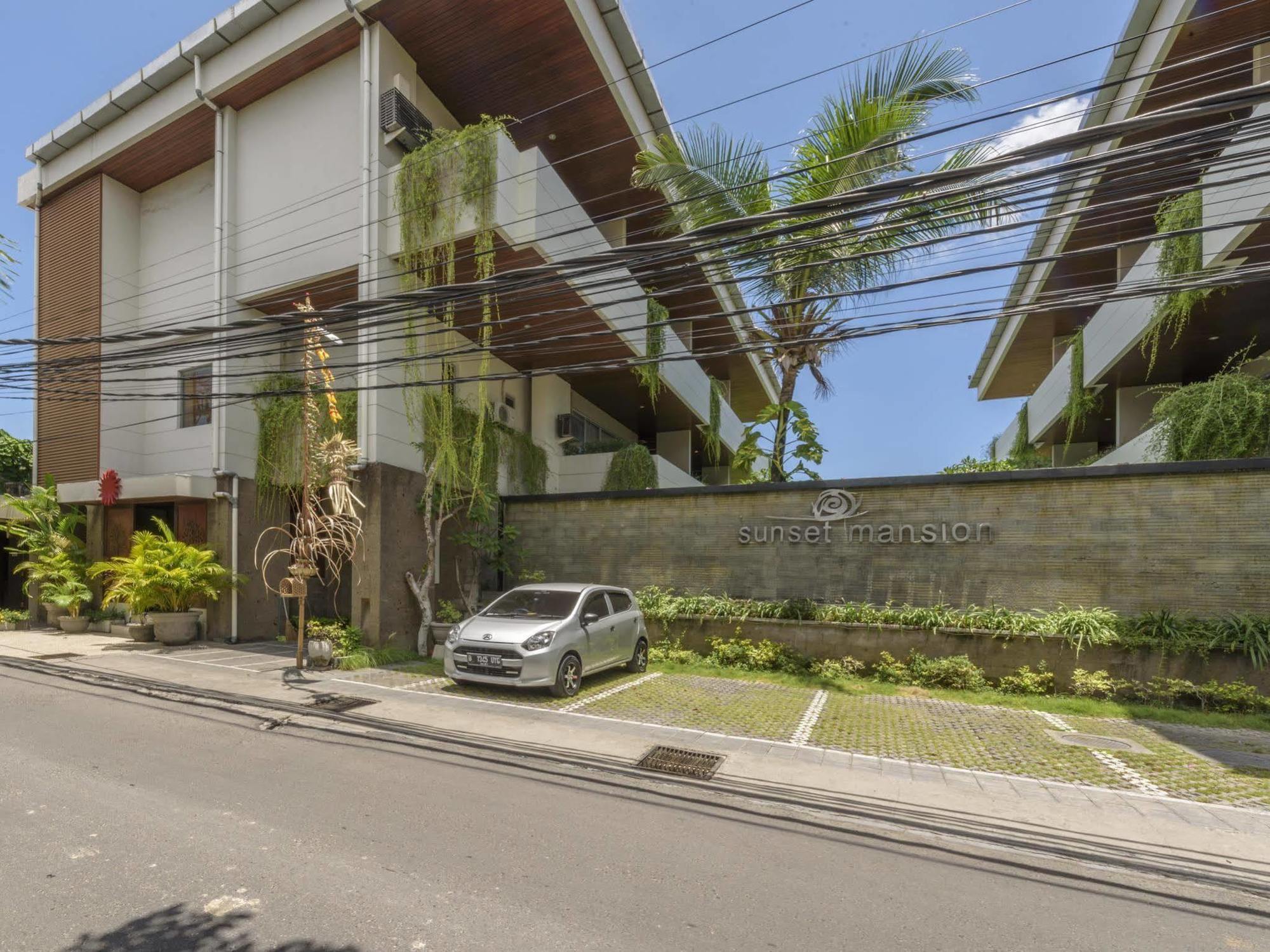 ซันเซ็ท แมนชั่น โฮเต็ล ซมินญะก์ Aparthotel เซมินยัค ภายนอก รูปภาพ