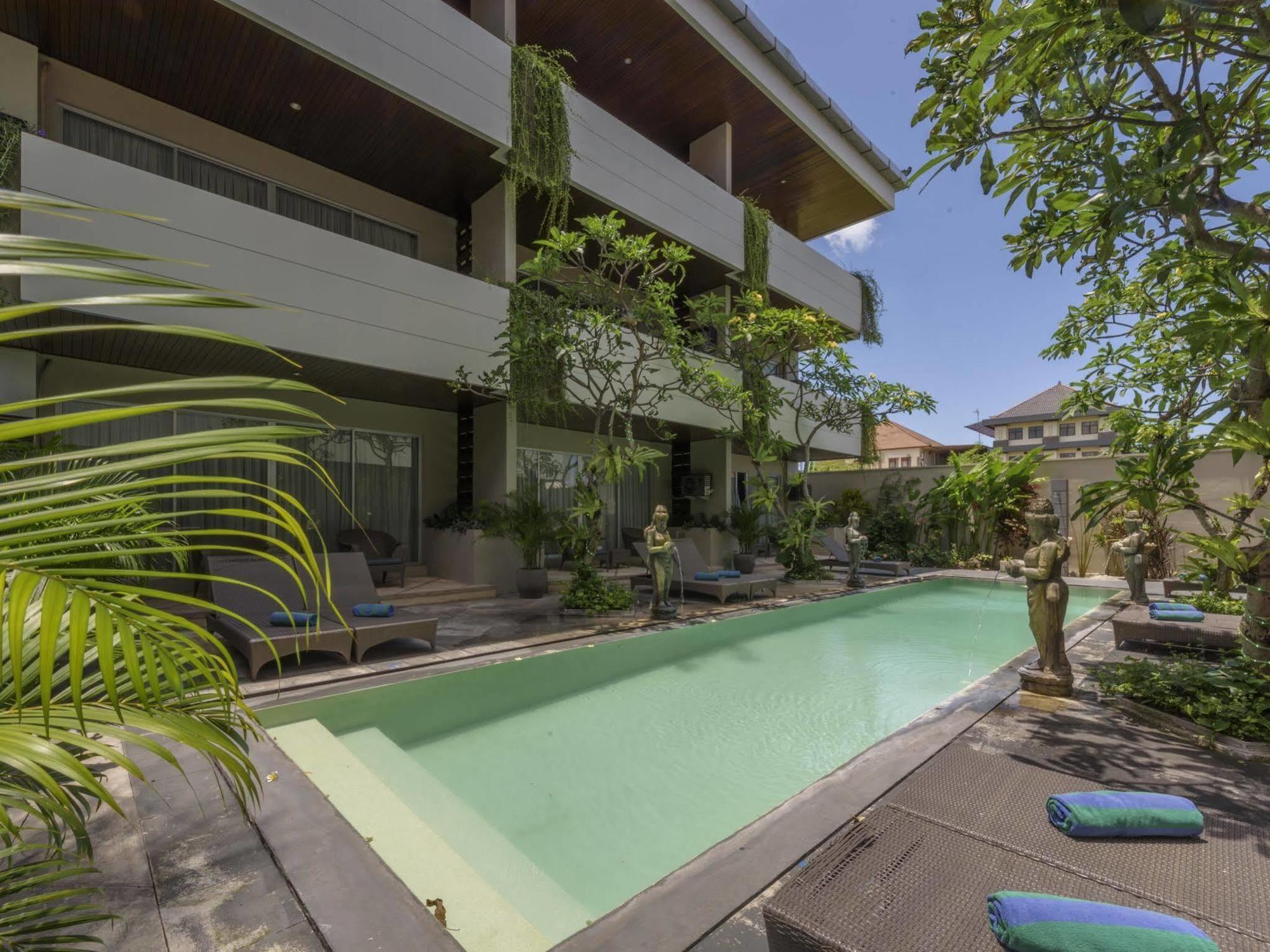 ซันเซ็ท แมนชั่น โฮเต็ล ซมินญะก์ Aparthotel เซมินยัค ภายนอก รูปภาพ