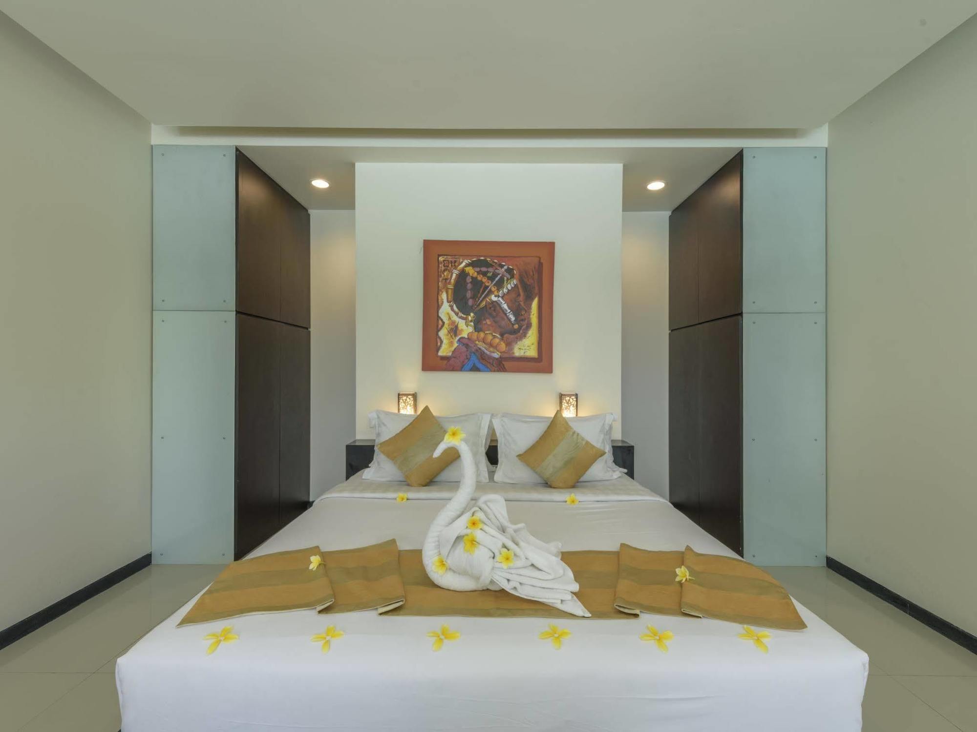 ซันเซ็ท แมนชั่น โฮเต็ล ซมินญะก์ Aparthotel เซมินยัค ภายนอก รูปภาพ